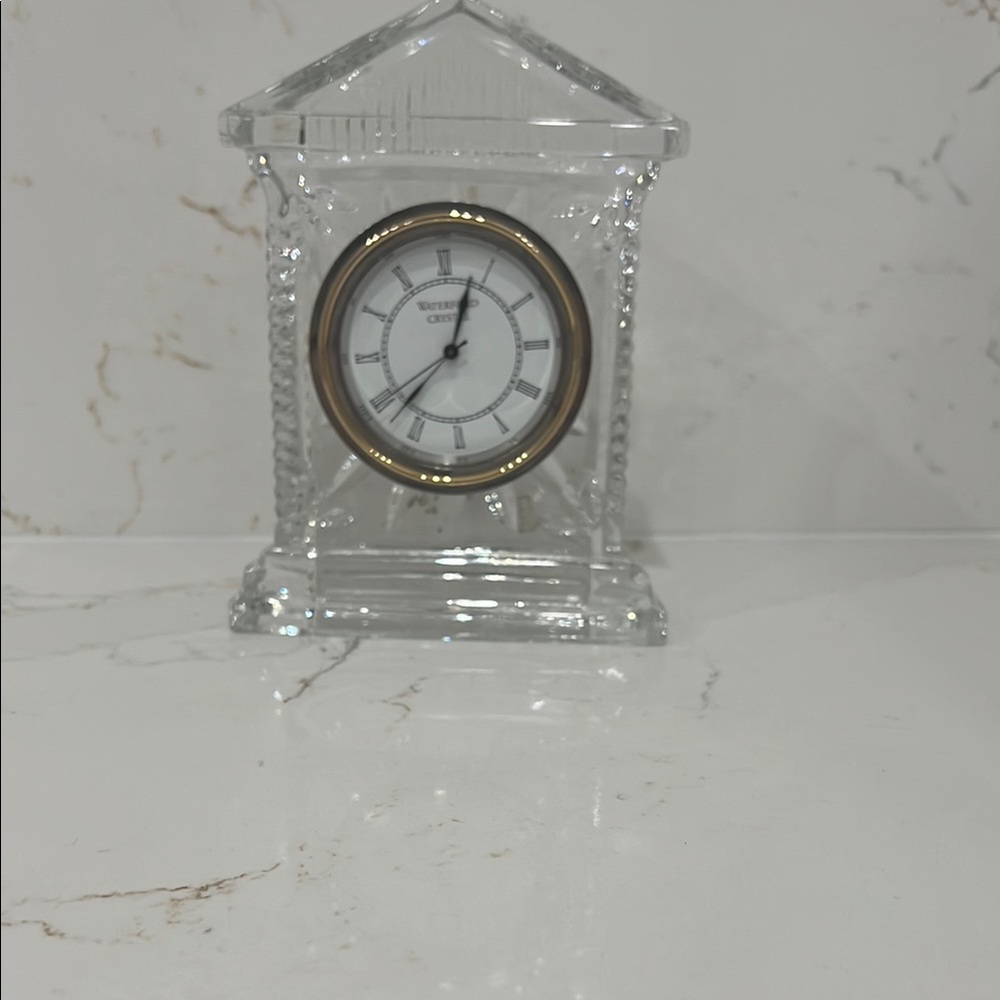 Elegant Crystal Table Clock